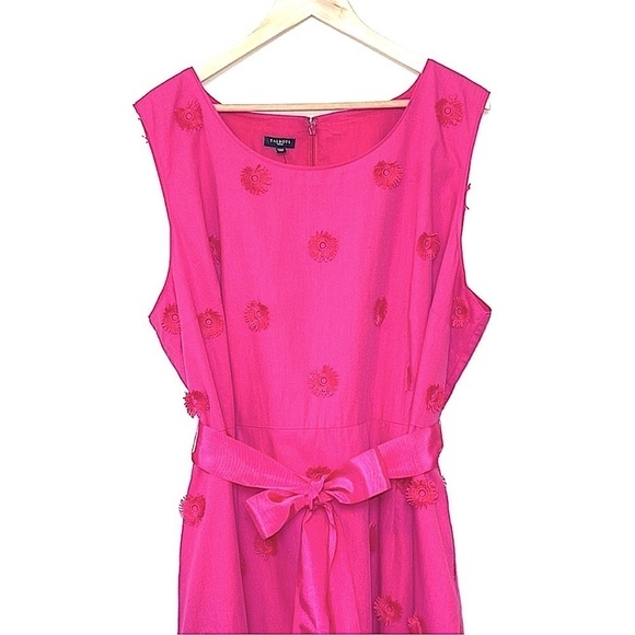 TALBOTS 3D Flower Applique Fit & Flare Magenta Pink Dress Size 4P Barbiecore - Picture 3 of 9
